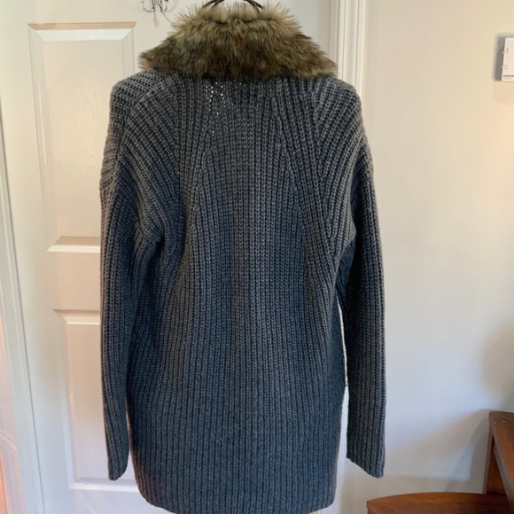 Ann Taylor Faux Fur Wool Chunky Knit Warm Winter Gray Sweater Size Medium - Picture 4 of 8
